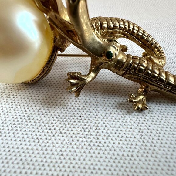 1960s Gold Alligator Brooch - Picture 5 of 10